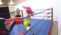 Boxing Beauties: Larz's Revenge - 21